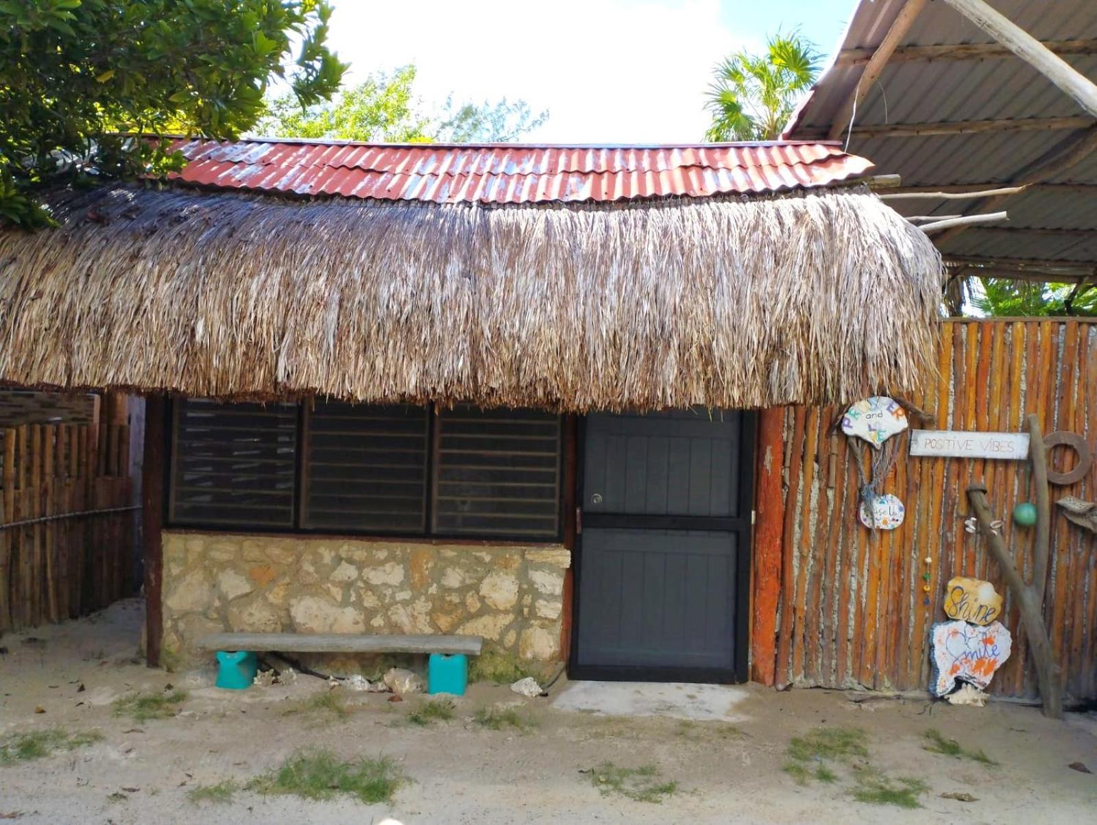 Lunazul Eco-Cabana Frente Al Mar Махахуал Екстериор снимка